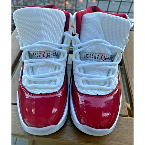DS Air Jordan 11 Varsity Red Cherry 2022 US Youth Size 6.5 Football performance - Picture 12 of 13